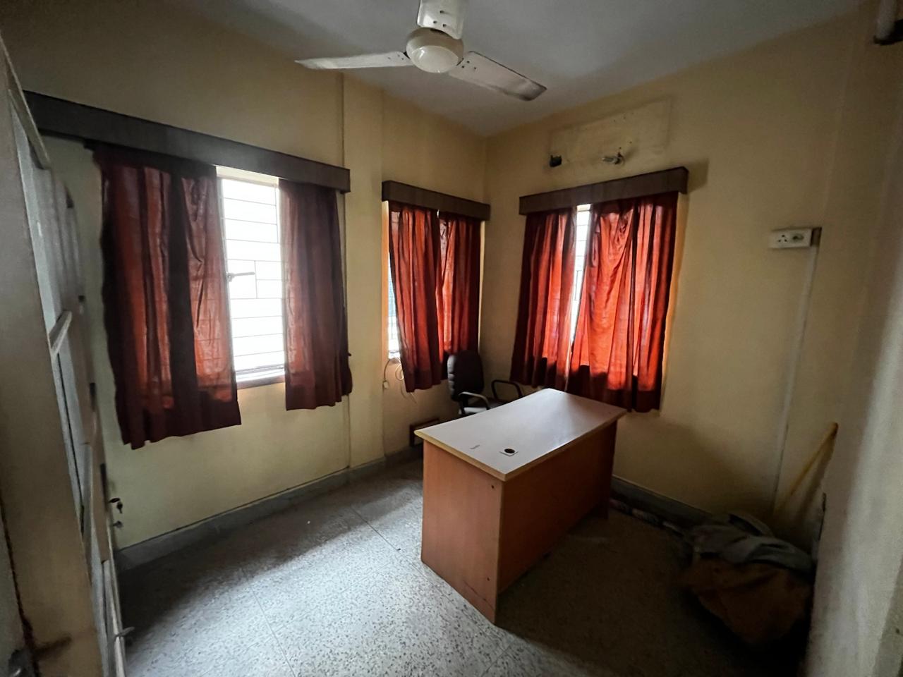Flat in Lake Gardens Image 1