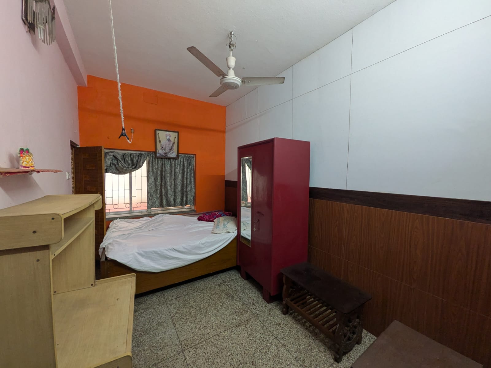 Flat in Garia Image 1