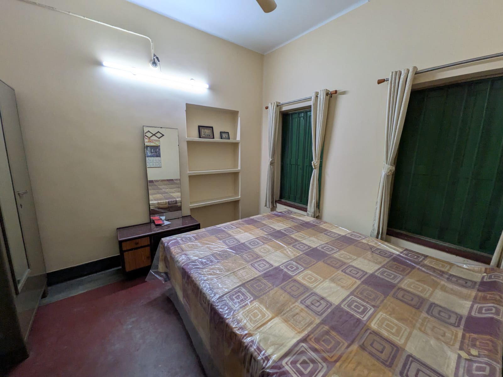 2 BHK Flats in Lake gardens Image 2