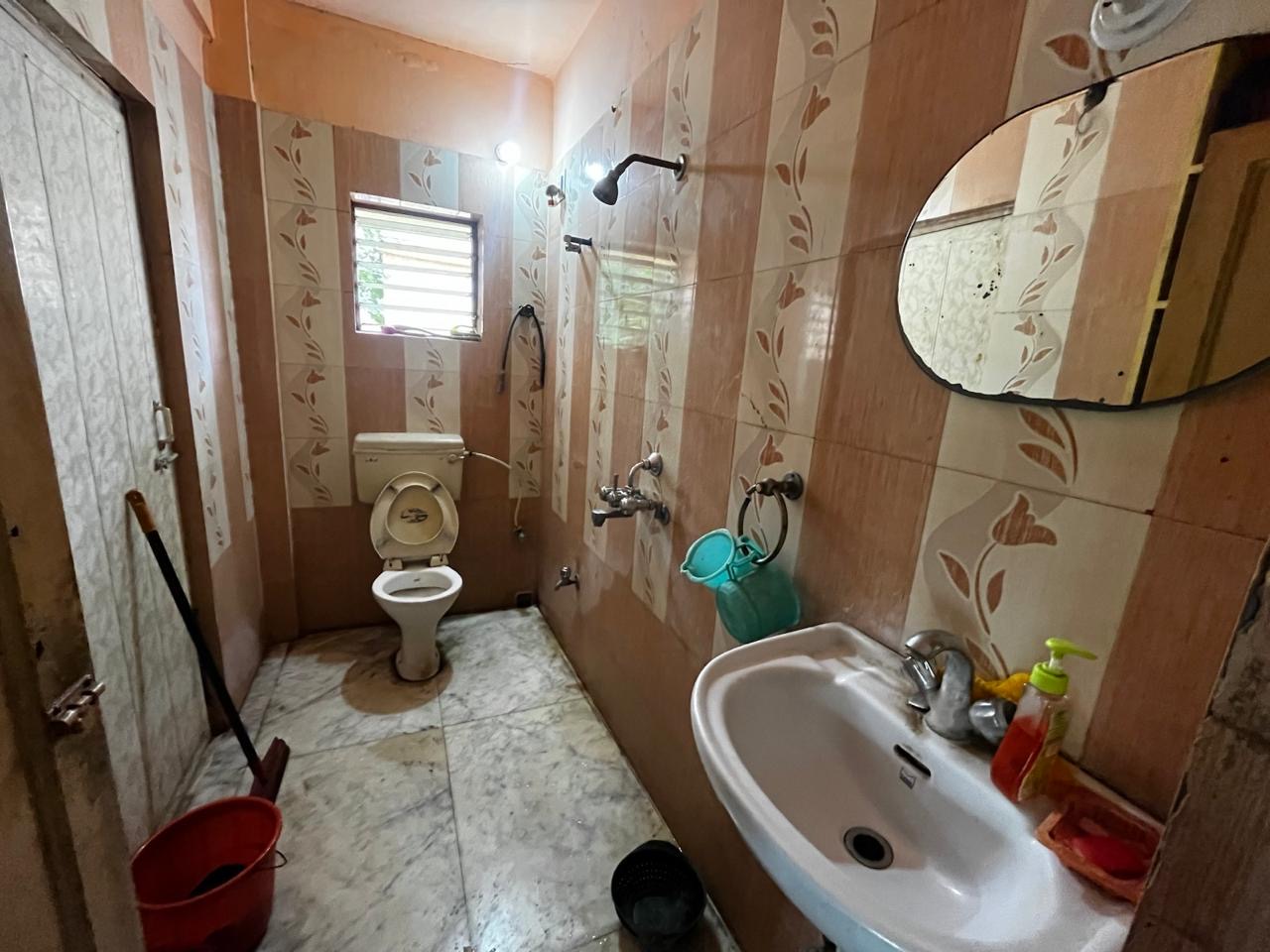 Flat in Southern Avenue Image 5