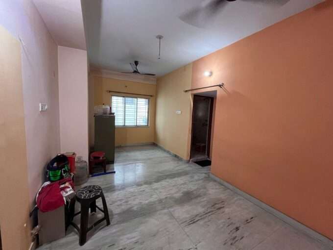 2 BHK resale flat in Bansdroni for sale